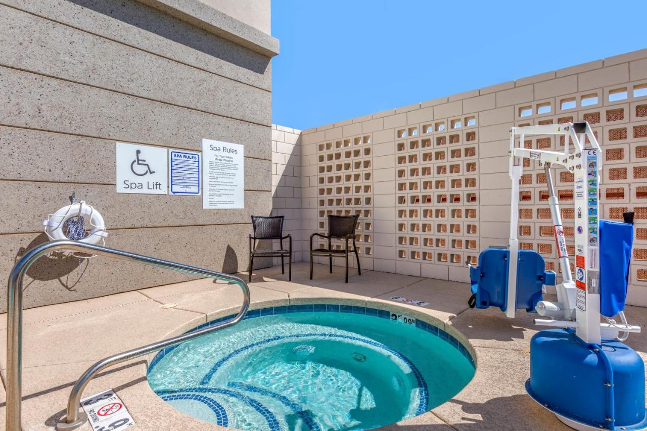 Holiday Inn Express & Suites - Phoenix Dwtn - State Capitol By Ihg Екстериор снимка