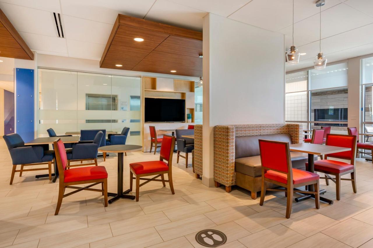 Holiday Inn Express & Suites - Phoenix Dwtn - State Capitol By Ihg Екстериор снимка